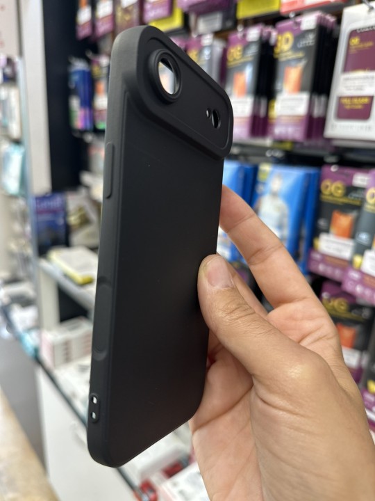 Калъф за iPhone 17 Air - Silicone Case Matt, със защита на камерите, черен