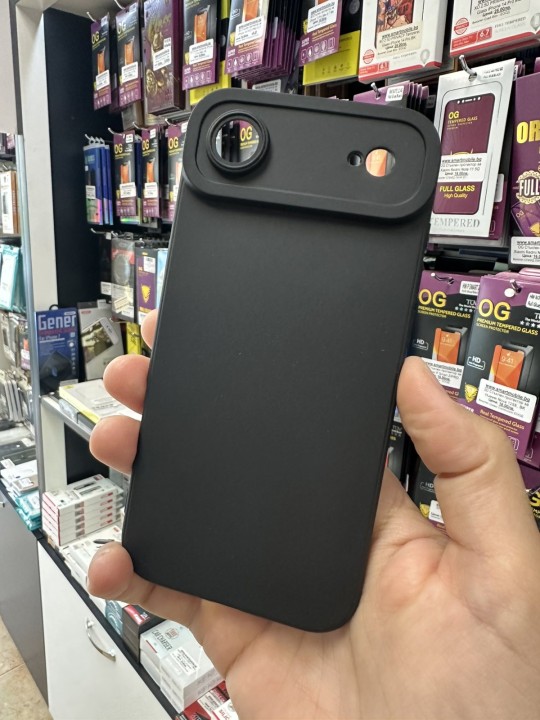Калъф за iPhone 17 Air - Silicone Case Matt, със защита на камерите, черен